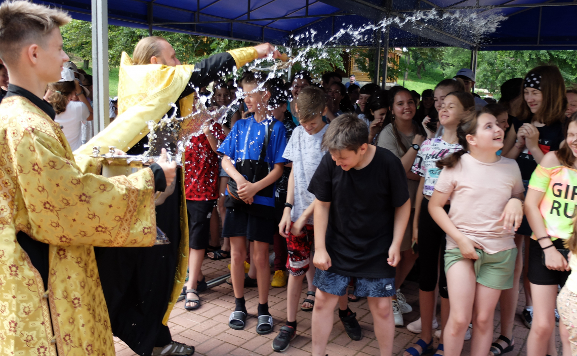 Молебен на начало Слета обновите или подождите...