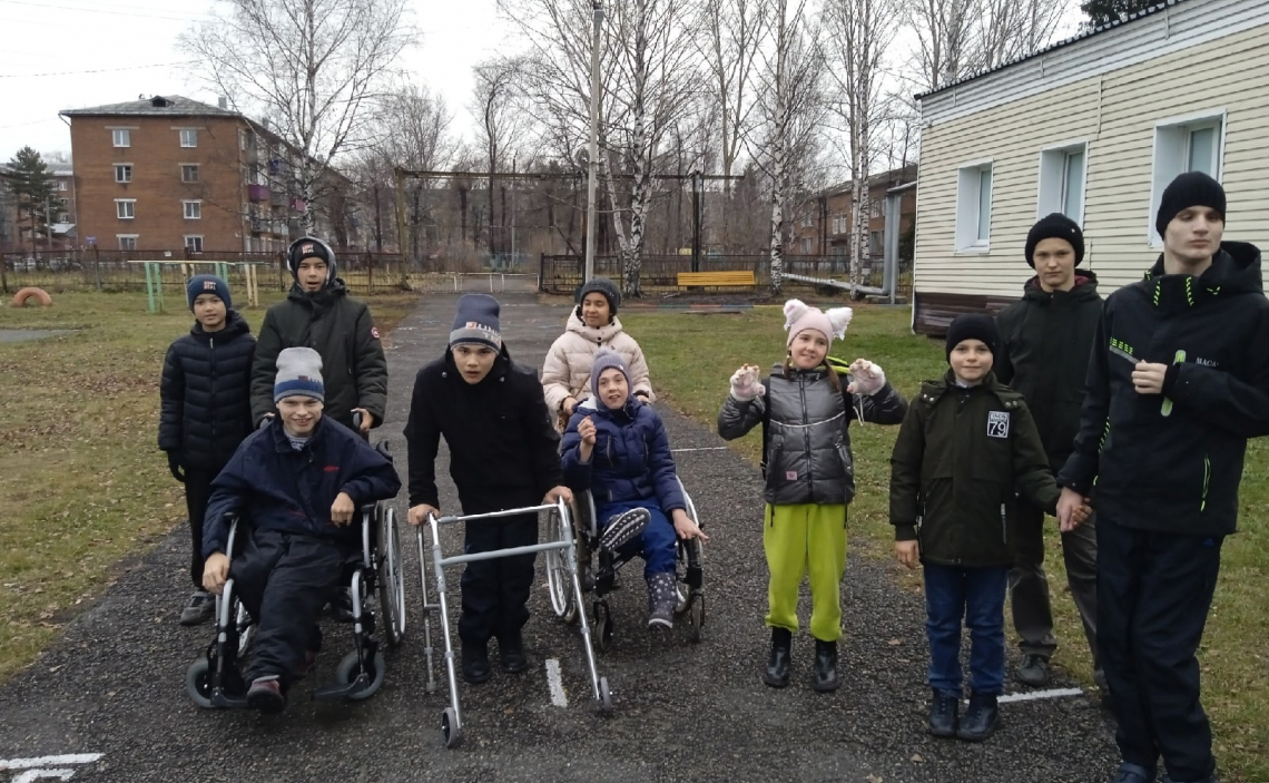 Православные следопыты посетили Мысковский детский дом-интернат и храм в  поселке Усинский | Синодальный отдел по делам молодежи Русской Православной  Церкви